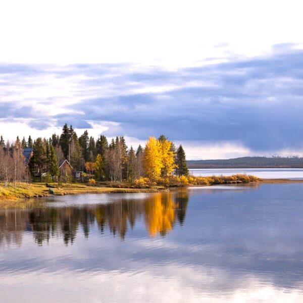 Estate in Lapponia, viaggio in Finlandia lago